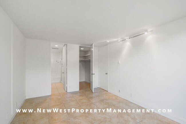 Building Photo - Expansive La Jolla Village 2 Bedroom at De...