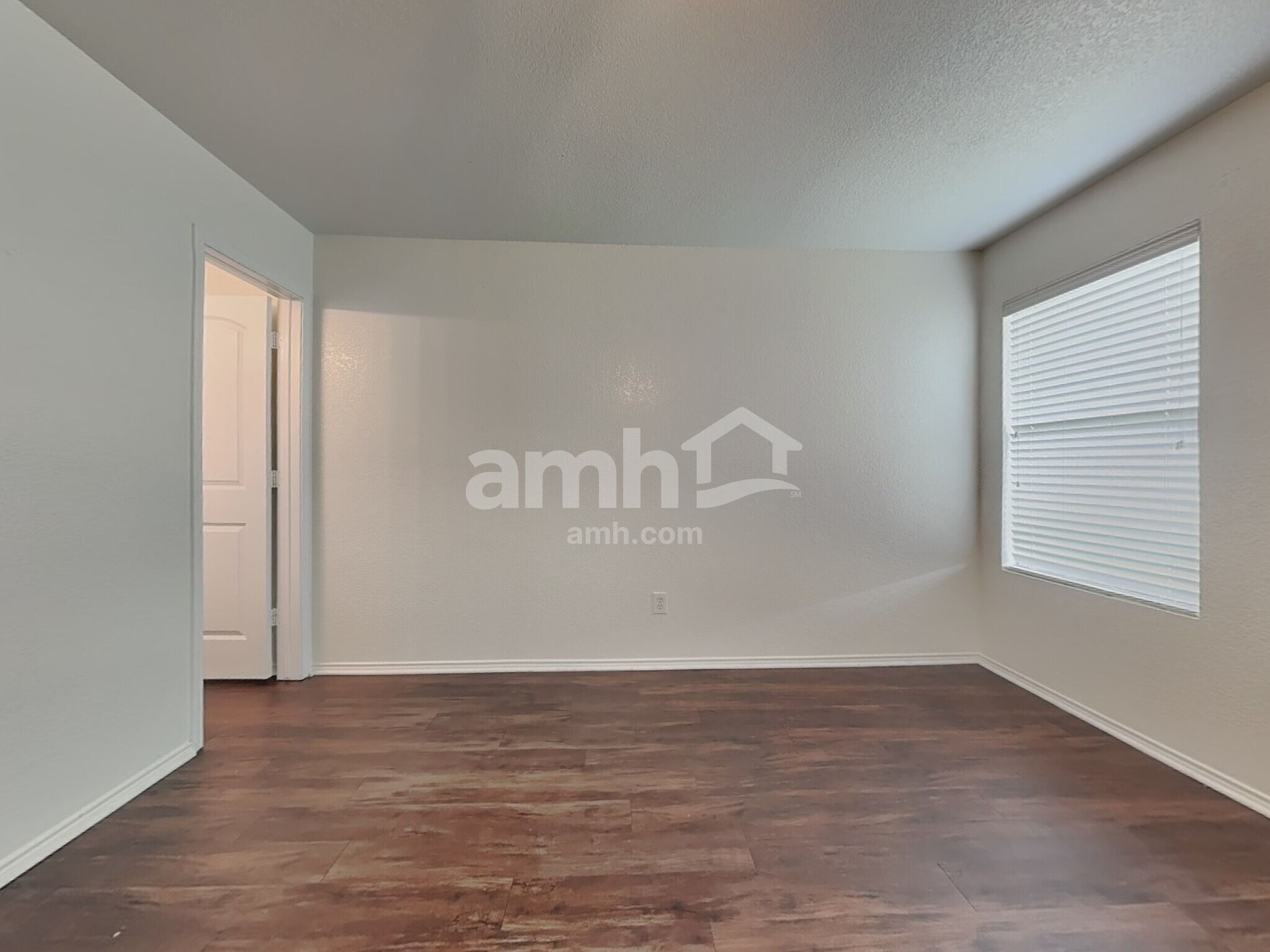 Building Photo - 8528 Hawkview Dr