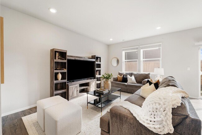 Building Photo - Beautiful Home in Puyallup