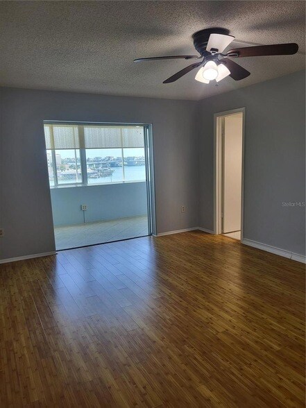 Building Photo - 4775 Cove Cir