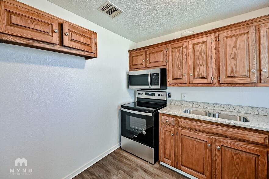 Building Photo - 404 Lanola Ct