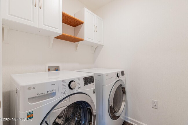 Building Photo - 3474 Cliffside Way