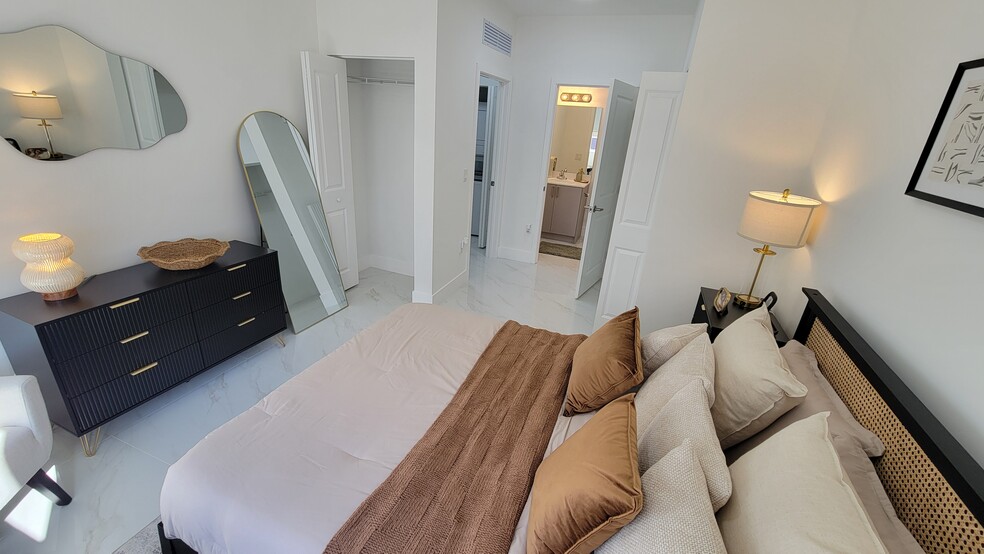 Building Photo - 1182 W 32nd St