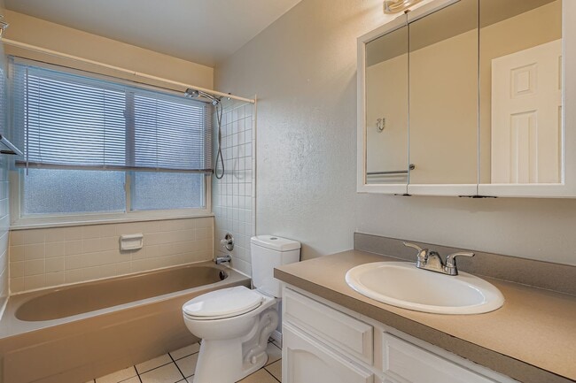 Building Photo - 8099 Miller Cir