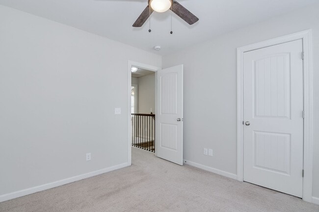 Building Photo - 3 Bedroom 2.5 Bath Townhouse