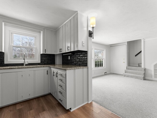 Building Photo - 28 Crestview Dr