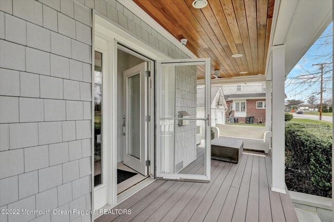 Building Photo - 1049 Norwood Ave