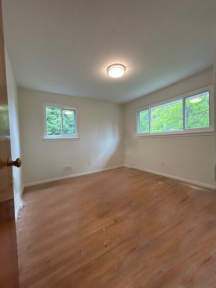 Building Photo - 5946 Calamie Dr