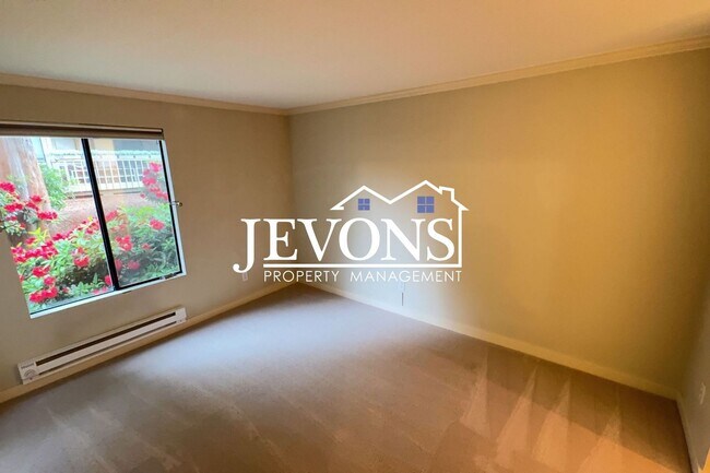Building Photo - Available Now - 2BR/1.5BA Condo in Kirkland