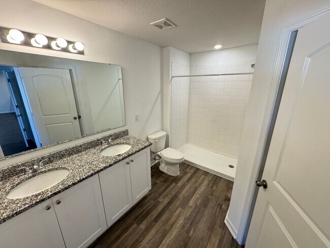 Building Photo - BEAUTIFUL, 4 bedroom, 2 bathroom Home in Poinciana!! Cable & Internet Included with Rent!!