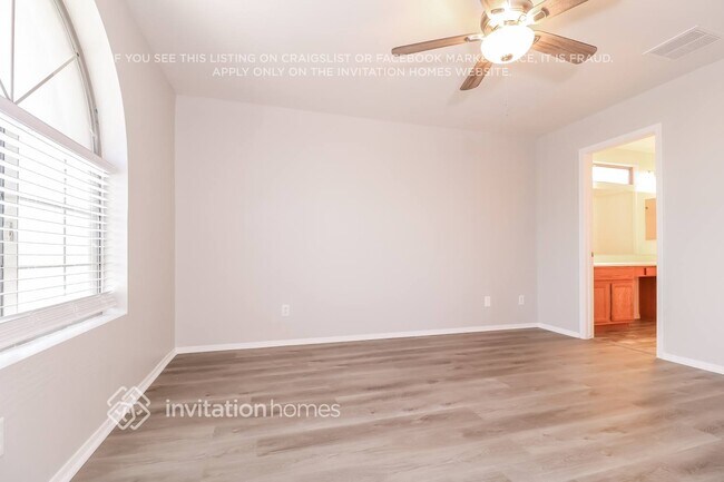 Building Photo - 23854 W Hadley St