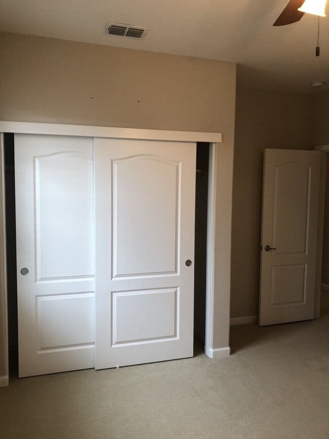 Building Photo - 5 bedroom Whitney Ranch Beauty! Walking di...