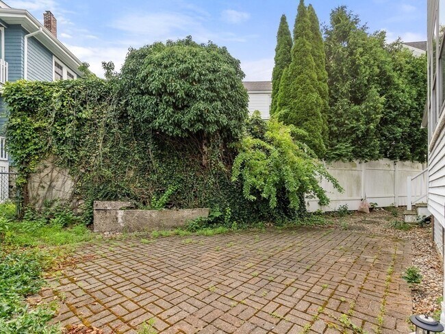 Building Photo - 225-227-227 Trapelo Rd