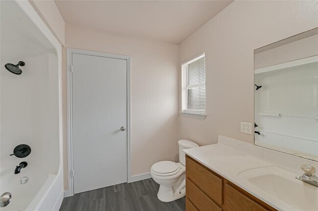 Building Photo - 200 Creekside Trail