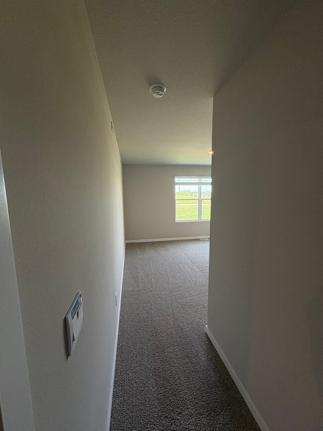 Building Photo - 1069 Daisy Ln