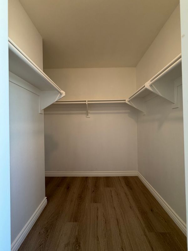 Building Photo - 2052 Lewis Ave