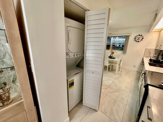 Building Photo - 1801 Eleuthera Point
