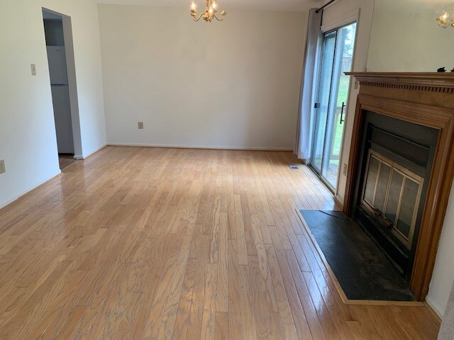 Living area - 8513 London Bridge Way