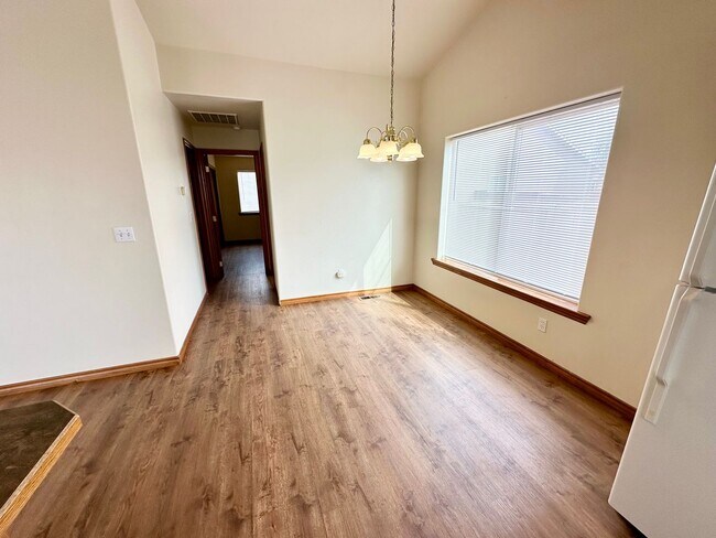 Building Photo - 3 Bedroom Home North of CWU