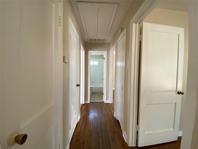 Building Photo - 4812 Roanoke St