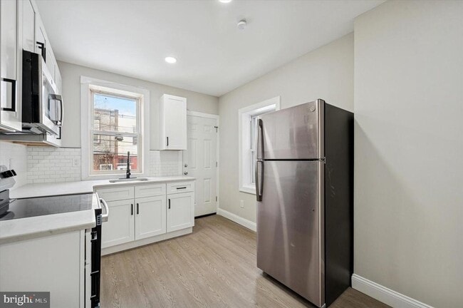 Building Photo - 2165 Conlyn St