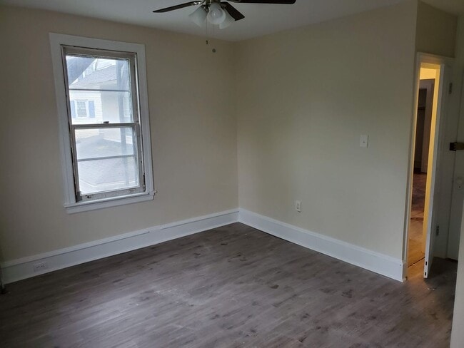 Building Photo - 2213 Mt Carmel Ave