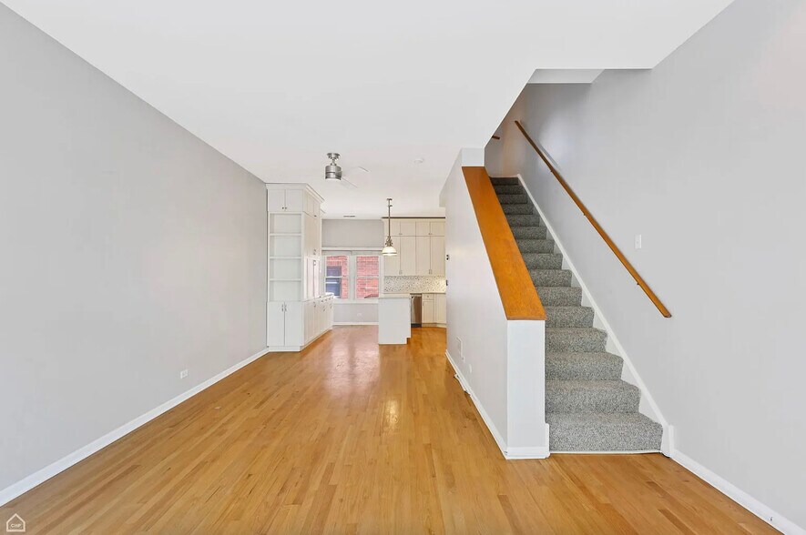 Building Photo - 855 W Erie St