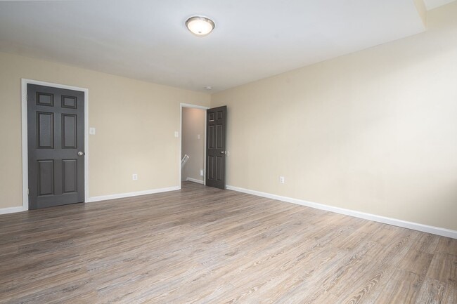 Building Photo - Beautifully renovated single family home