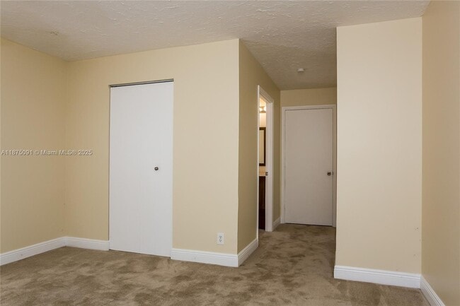 Building Photo - 5927 Ithaca Cir W