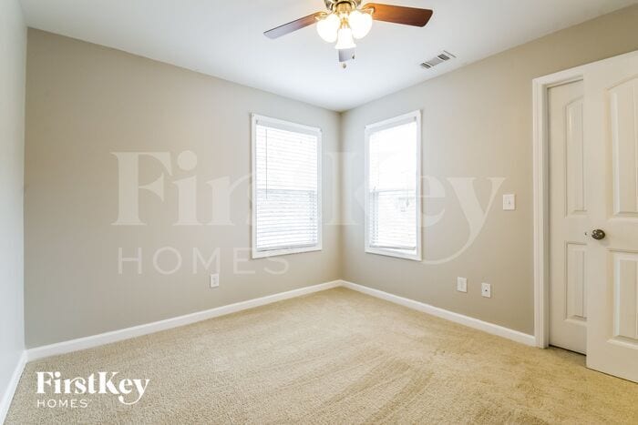 Building Photo - 18 E Newnan Rd