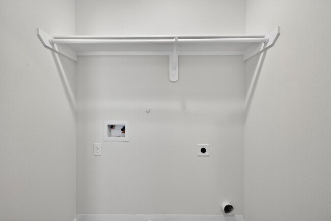 Building Photo - 6115 Shadow Isle Ln