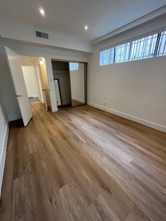 Building Photo - 729 S Hobart Blvd