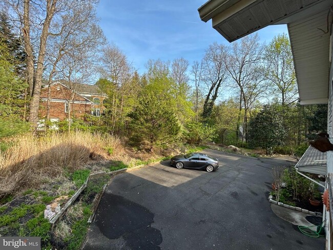 Building Photo - 9740 Deerhaven Ln