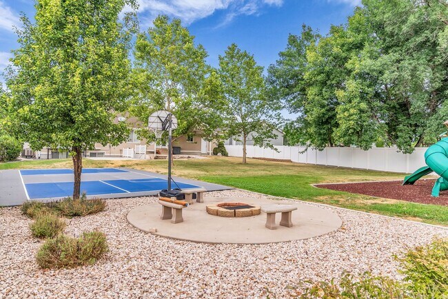 Building Photo - Spacious 7 Bed Kaysville Home with Two Kitchens