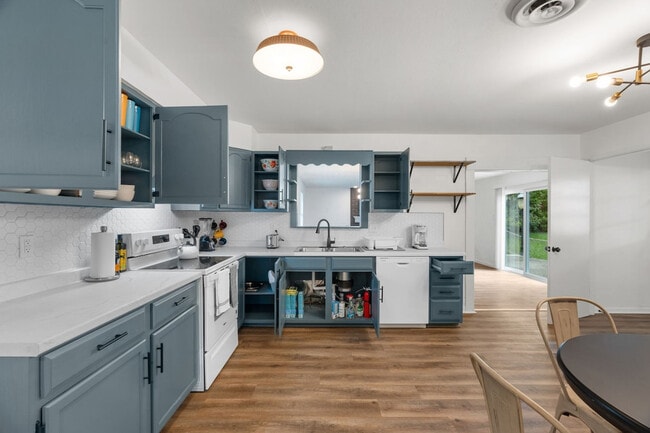 Building Photo - 11814 Flushing Dr