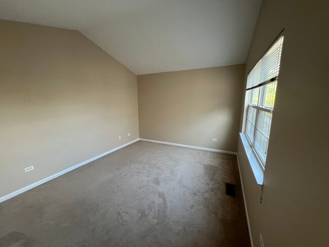 Building Photo - 2820 White Thorn Cir