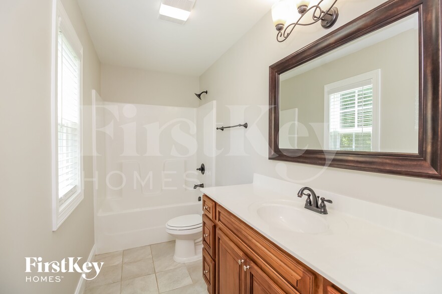 Building Photo - 438 Garland Dr