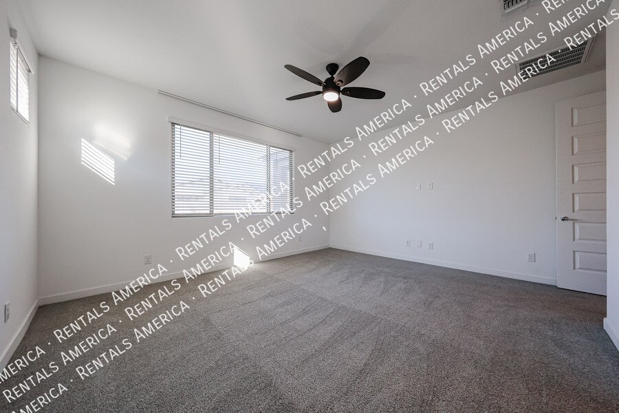 Building Photo - 2256 E Ridgewood Ln