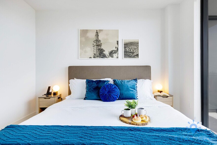 Building Photo - 601 NE 1st Ave