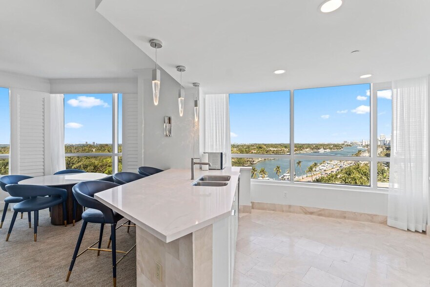 Building Photo - 4441 Collins Ave