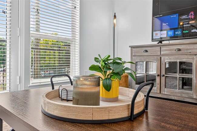 Building Photo - 1505 Wentworth St