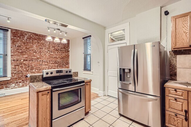 Building Photo - LOCATION! Blocks to Bronco's Stadium, light rail, park, Sloan's Lake.  ALL Utilities Included! Ov...