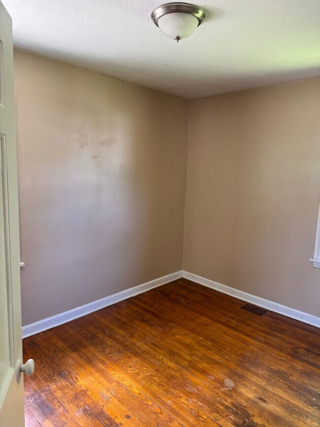 Building Photo - 3914 Brookside Blvd