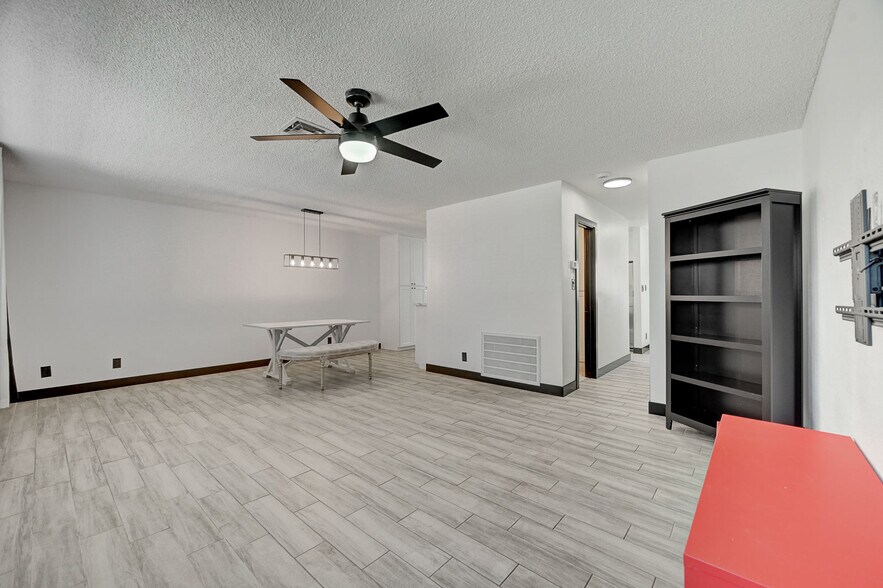 Building Photo - 573 Greenbriar Townhouse Way