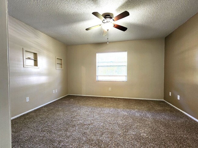 Building Photo - Open Floor Plan; New Flooring and Paint; L...