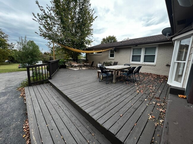 Building Photo - 612 Freda Villa