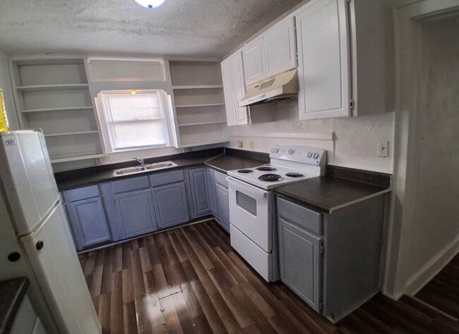 Building Photo - Cozy 3 bedroom house