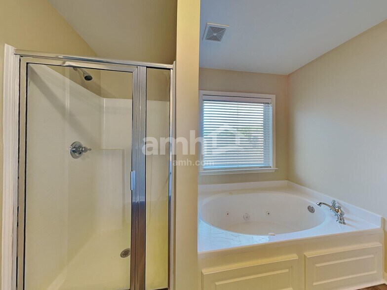 Building Photo - 1205 Ethans Way