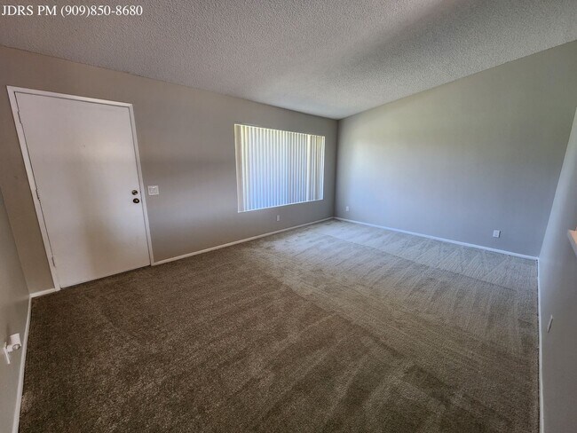 Building Photo - Riverside 4 bedroom Home