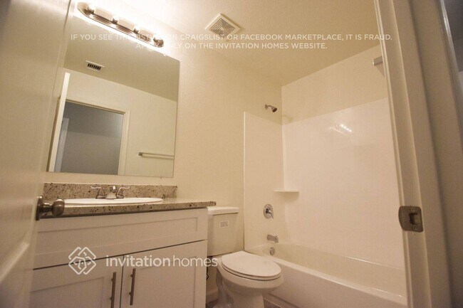 Building Photo - 16005 W Latham St